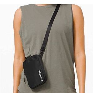 Lululemon Easy Access crossbody belt bag fanny pack